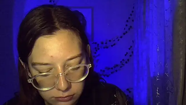 Lily Ember online show from 10/20/25, 04:51