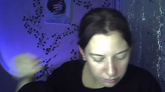 Lily Ember online show from 11/02/25, 06:24