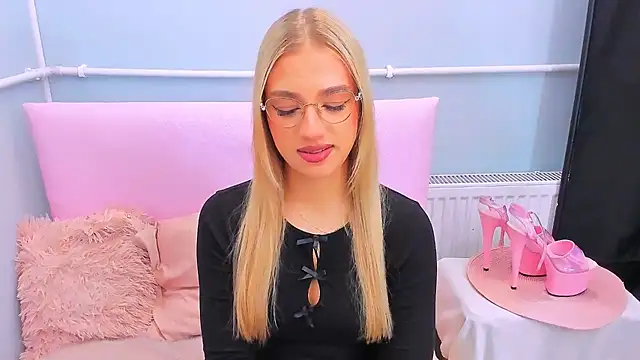 EvetteRose online show from 01/10/26, 03:51