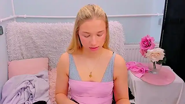 EvetteRose online show from 04/12/26, 03:26