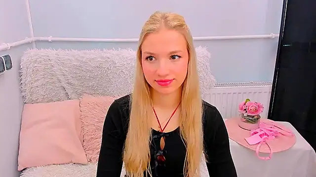 EvetteRose online show from 04/13/26, 08:24