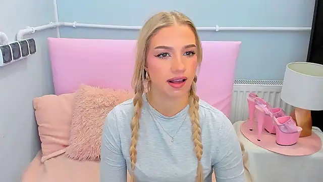 EvetteRose online show from 10/28/25, 05:01