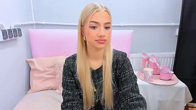 EvetteRose online show from 11/08/25, 05:05