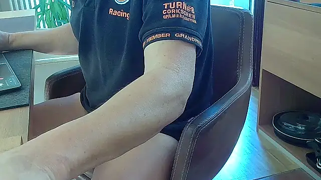 Unique X perience online show from 10/30/25, 12:03