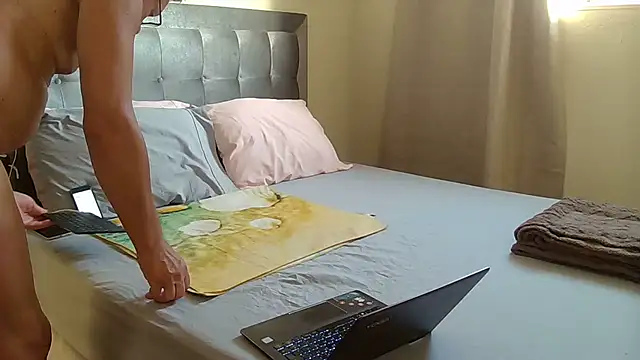 Unique X perience online show from 04/15/26, 10:32