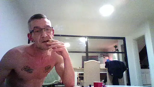 Snapshot of Kevinhot38 chatting on 12/14/25, 08:03 Kevinhot38 online show from 12/14/25, 08:03