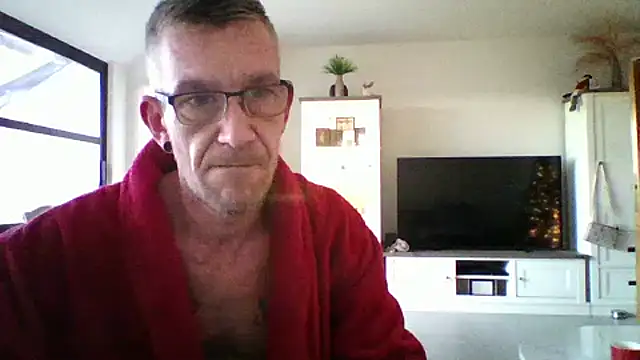 Snapshot of Kevinhot38 chatting on 12/15/25, 10:10 Kevinhot38 online show from 12/15/25, 10:10