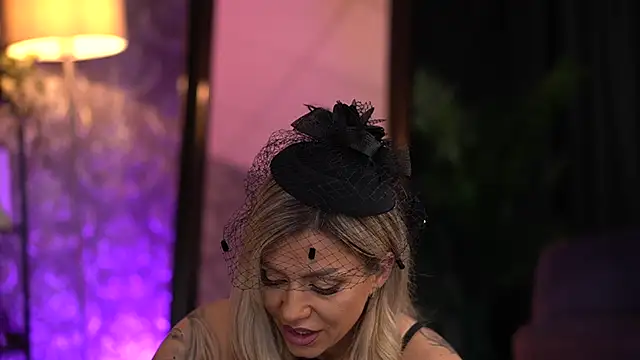 AlmaVelia online show from 10/24/25, 07:35