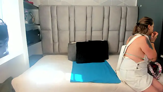 Charlot milf online show from 02/26/26, 02:39