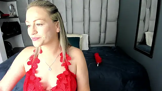 Snapshot of Charlot_milf chatting on 11/28/25, 03:50 Charlot milf online show from 11/28/25, 03:50