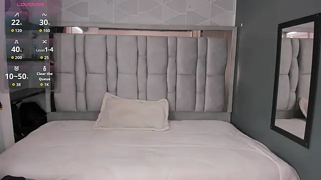 Snapshot of Charlot_milf chatting on 10/16/25, 12:02 Charlot milf online show from 10/16/25, 12:02