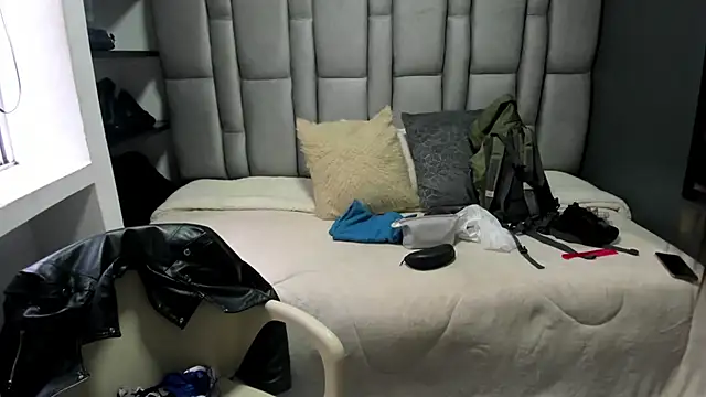 Snapshot of Charlot_milf chatting on 09/19/25, 11:58 Charlot milf online show from 09/19/25, 11:58