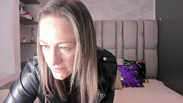 Snapshot of Charlot_milf chatting on 10/18/25, 11:45 Charlot milf online show from 10/18/25, 11:45