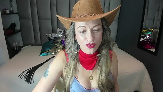 Snapshot of Charlot_milf chatting on 10/31/25, 03:58 Charlot milf online show from 10/31/25, 03:58