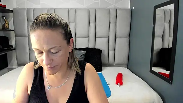 Charlot milf online show from 02/28/26, 12:05