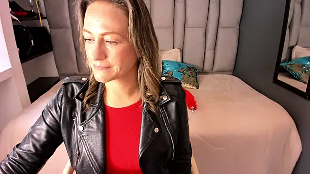 Snapshot of Charlot_milf chatting on 11/18/25, 12:52 Charlot milf online show from 11/18/25, 12:52