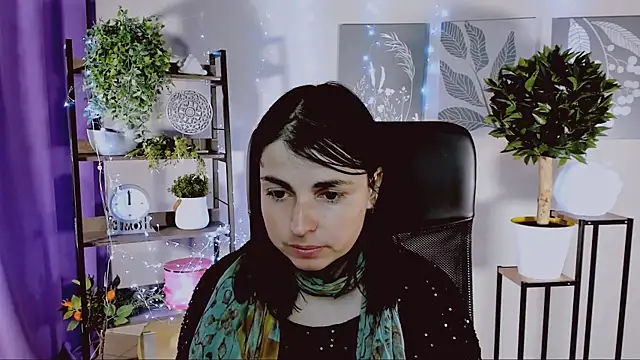 Snapshot of MartaEdams chatting on 04/16/26, 06:25 MartaEdams online show from 04/16/26, 06:25