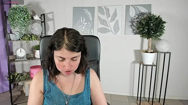 Snapshot of MartaEdams chatting on 06/23/26, 05:38 MartaEdams online show from 06/23/26, 05:38