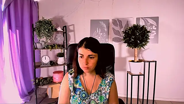 Snapshot of MartaEdams chatting on 06/10/26, 05:08 MartaEdams online show from 06/10/26, 05:08