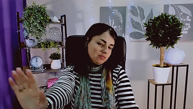 Snapshot of MartaEdams chatting on 04/15/26, 06:30 MartaEdams online show from 04/15/26, 06:30