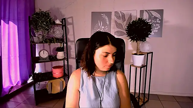 Snapshot of MartaEdams chatting on 06/12/26, 05:27 MartaEdams online show from 06/12/26, 05:27