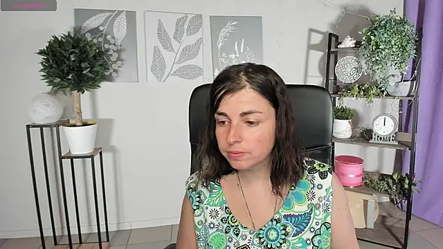 Snapshot of MartaEdams chatting on 06/20/26, 05:23 MartaEdams online show from 06/20/26, 05:23