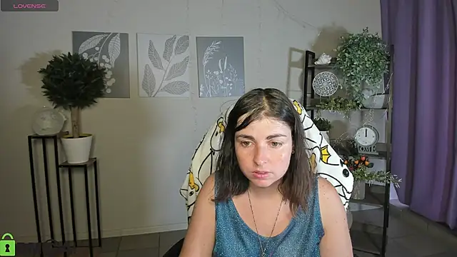 Snapshot of MartaEdams chatting on 07/16/26, 05:15 MartaEdams online show from 07/16/26, 05:15