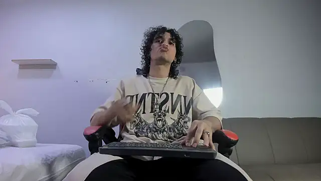 Snapshot of JackesTaylor chatting on 04/06/26, 04:57 JackesTaylor online show from 04/06/26, 04:57