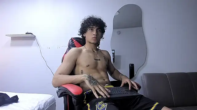 Snapshot of JackesTaylor chatting on 12/21/25, 04:58 JackesTaylor online show from 12/21/25, 04:58