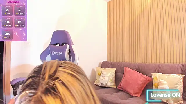 Snapshot of miacox_23 chatting on 12/16/25, 01:10 miacox 23 online show from 12/16/25, 01:10