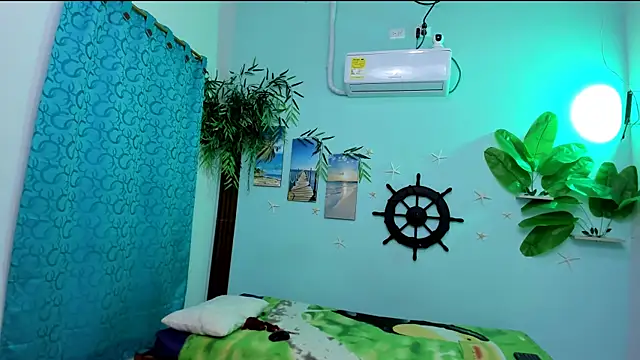 Snapshot of eladyrous98 chatting on 09/24/25, 01:06 eladyrous98 online show from 09/24/25, 01:06