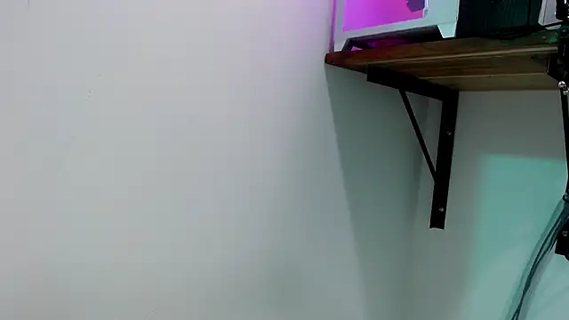 Snapshot of eladyrous98 chatting on 11/12/25, 01:48 eladyrous98 online show from 11/12/25, 01:48