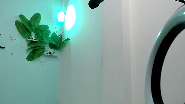 Snapshot of eladyrous98 chatting on 11/26/25, 01:27 eladyrous98 online show from 11/26/25, 01:27