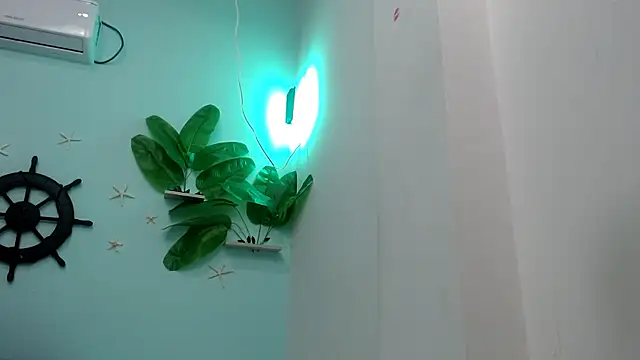 Snapshot of eladyrous98 chatting on 12/05/25, 06:45 eladyrous98 online show from 12/05/25, 06:45