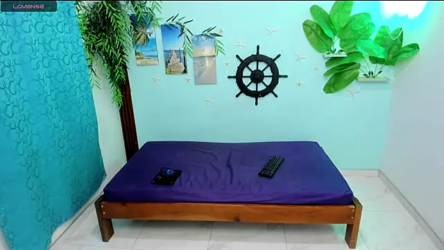 Snapshot of eladyrous98 chatting on 12/14/25, 01:39 eladyrous98 online show from 12/14/25, 01:39