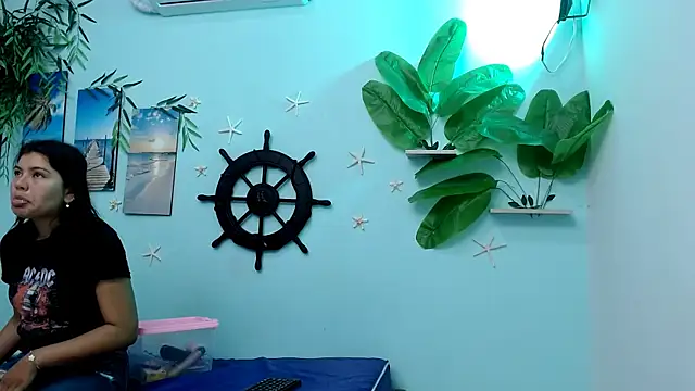 Snapshot of eladyrous98 chatting on 10/02/25, 01:03 eladyrous98 online show from 10/02/25, 01:03