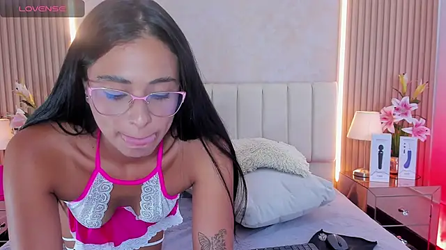 ZOEBARLOWE online show from 10/30/25, 07:11