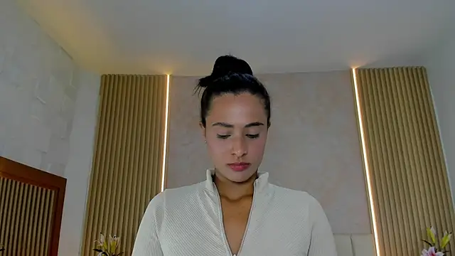 ZOEBARLOWE online show from 10/28/25, 07:02