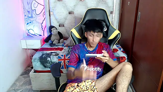 Snapshot of yiisu_ chatting on 10/08/25, 12:17 yiisu  online show from 10/08/25, 12:17