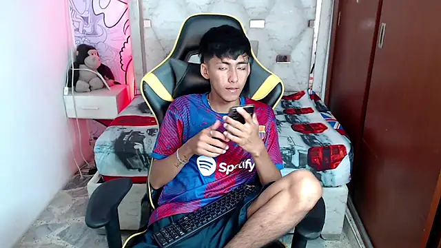 Snapshot of yiisu_ chatting on 10/04/25, 12:17 yiisu  online show from 10/04/25, 12:17