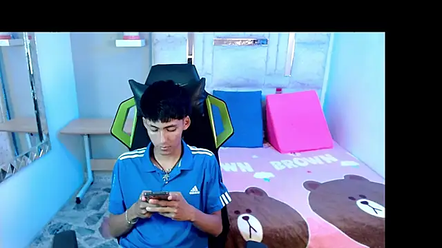 Snapshot of yiisu_ chatting on 09/09/25, 06:17 yiisu  online show from 09/09/25, 06:17