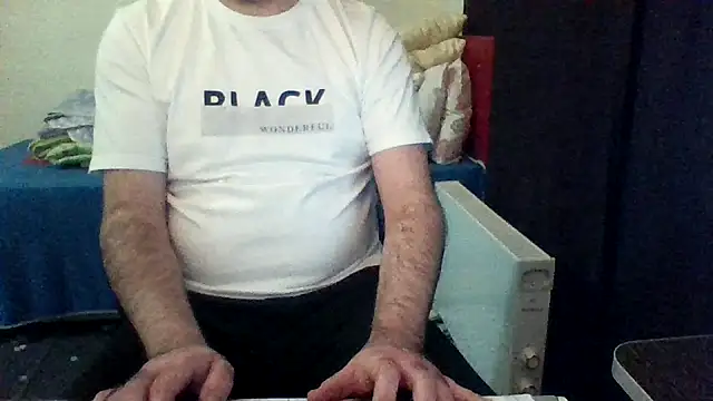 Snapshot of st206boy chatting on 02/19/26, 10:18 st206boy online show from 02/19/26, 10:18