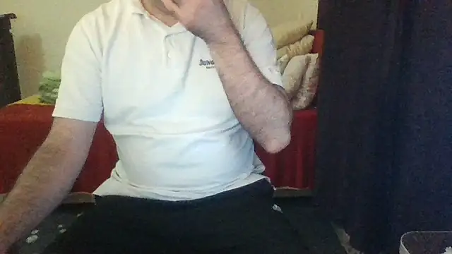 Snapshot of st206boy chatting on 06/12/26, 11:24 st206boy online show from 06/12/26, 11:24