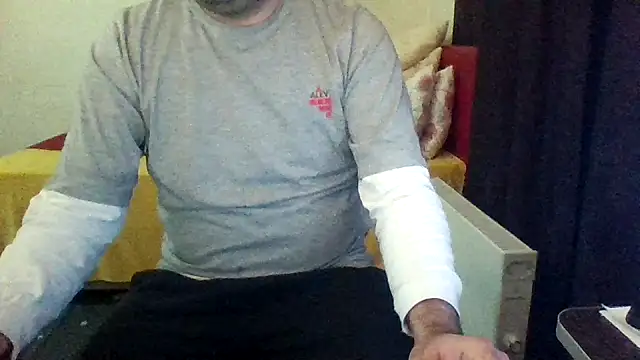 Snapshot of st206boy chatting on 01/14/26, 10:35 st206boy online show from 01/14/26, 10:35