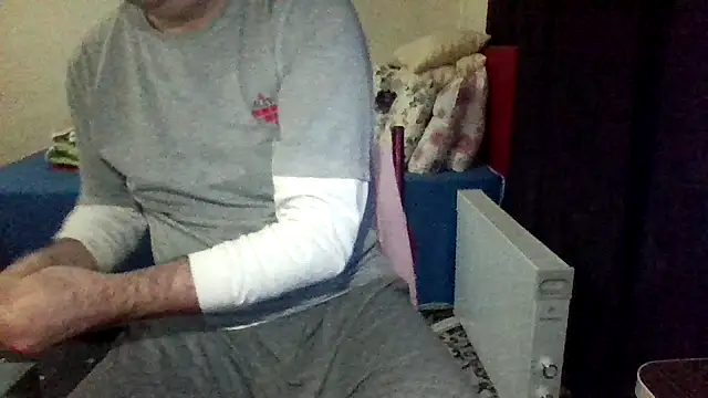 Snapshot of st206boy chatting on 02/15/26, 10:52 st206boy online show from 02/15/26, 10:52