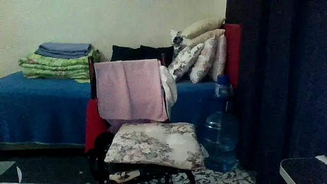 Snapshot of st206boy chatting on 12/21/25, 12:57 st206boy online show from 12/21/25, 12:57