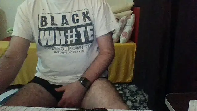 Snapshot of st206boy chatting on 06/04/26, 12:15 st206boy online show from 06/04/26, 12:15