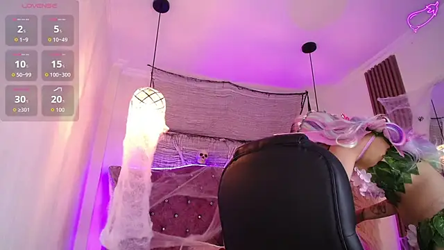 Amara Davis online show from 10/17/25, 04:16