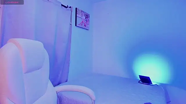 SelenaStonne online show from 04/09/26, 07:09