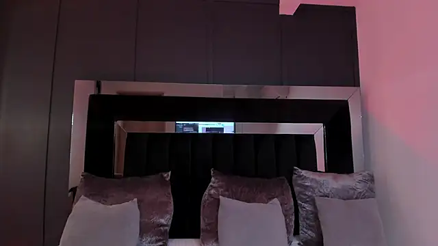 Snapshot of sofiaa_brown chatting on 10/17/25, 05:00 sofiaa brown online show from 10/17/25, 05:00